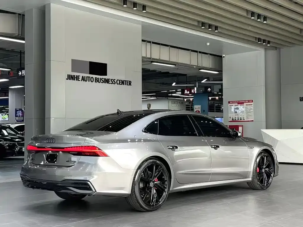 Audi A7L — фото 2