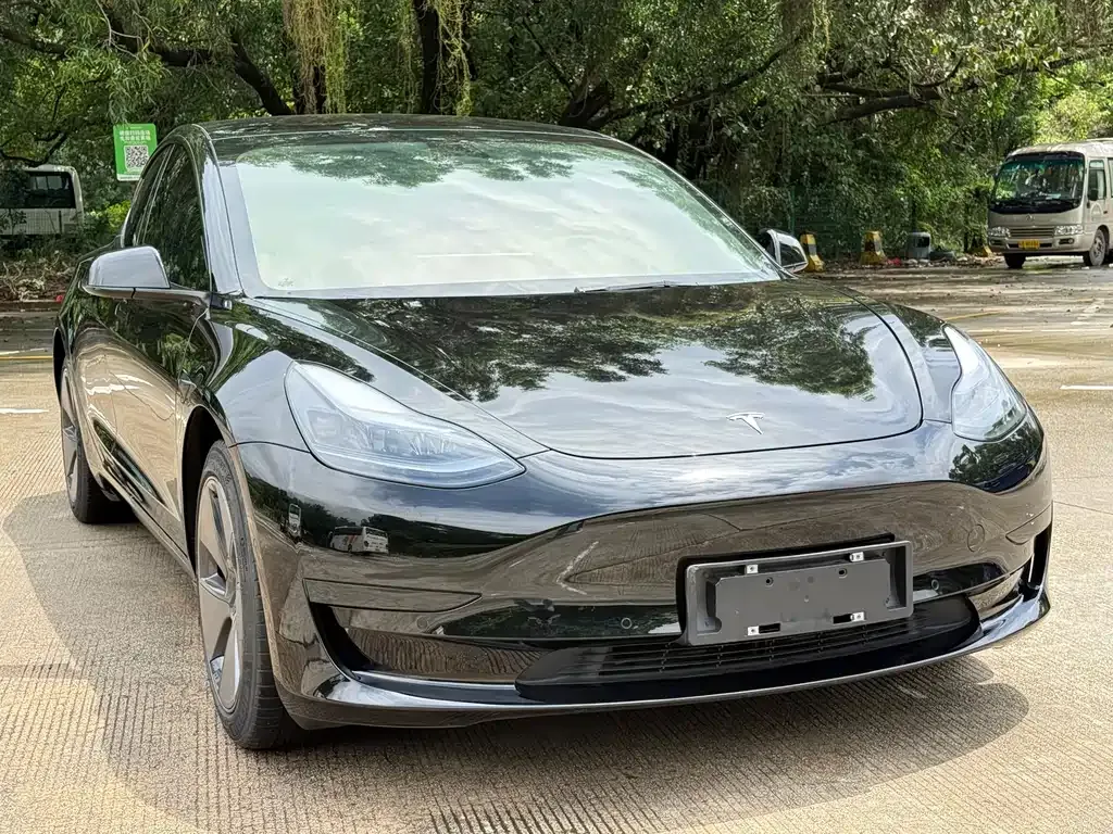 Tesla Model 3 — фото 9