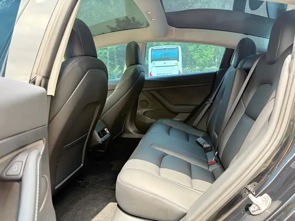 Tesla Model 3 — фото 4