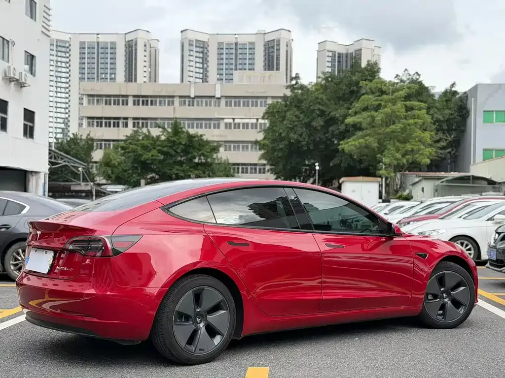 Tesla Model 3 — фото 10