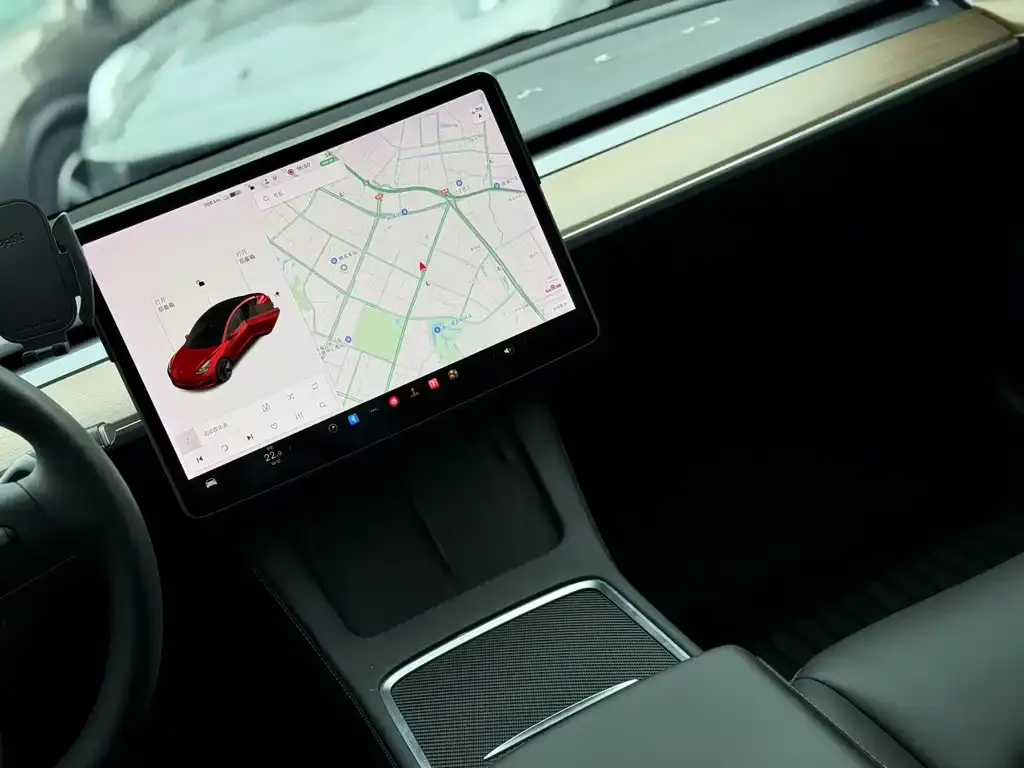 Tesla Model 3 — фото 4