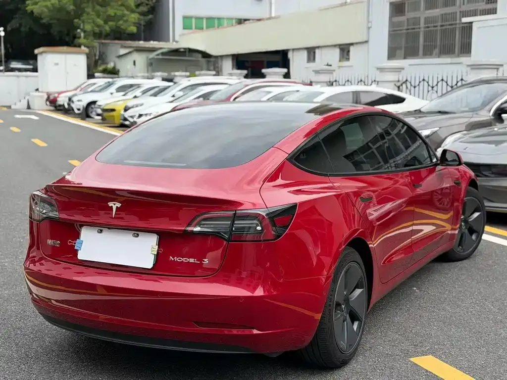 Tesla Model 3 — фото 5