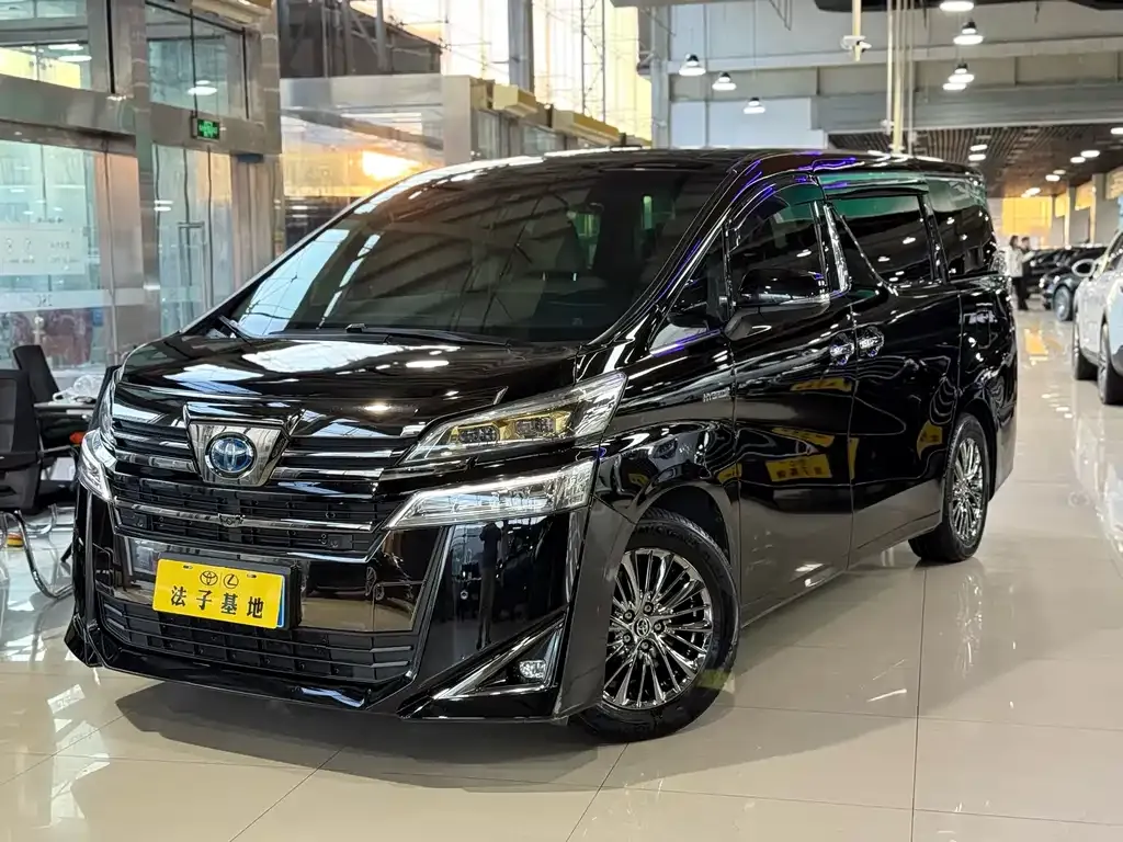 Toyota Vellfire — фото 1