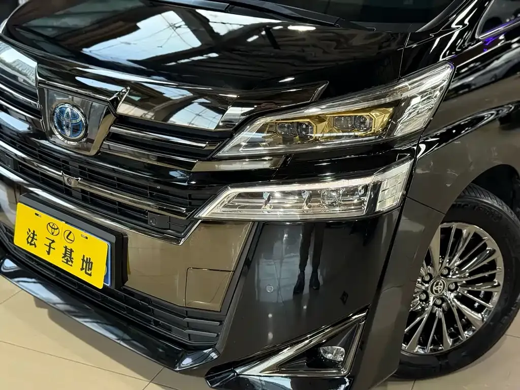 Toyota Vellfire — фото 7