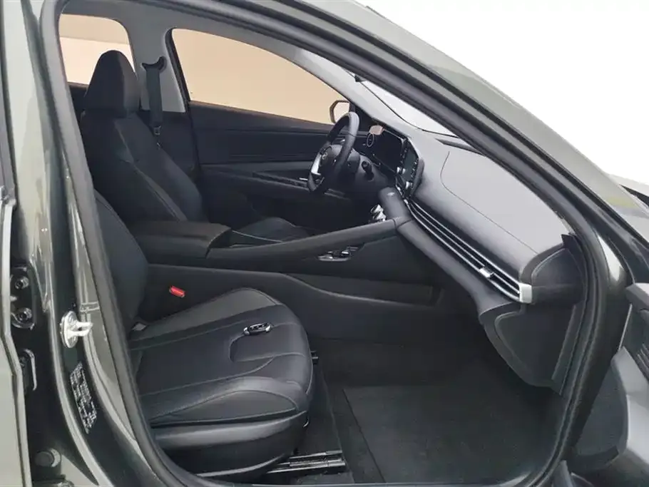 Hyundai Elantra — фото 2