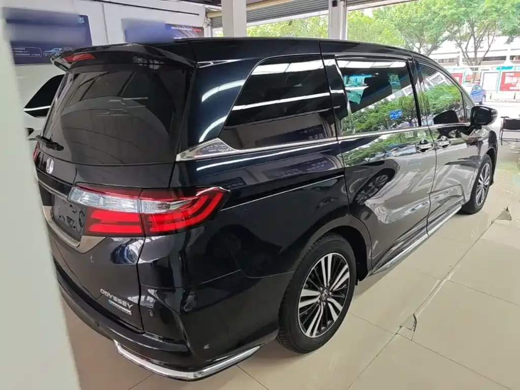 Honda Odyssey — фото 10