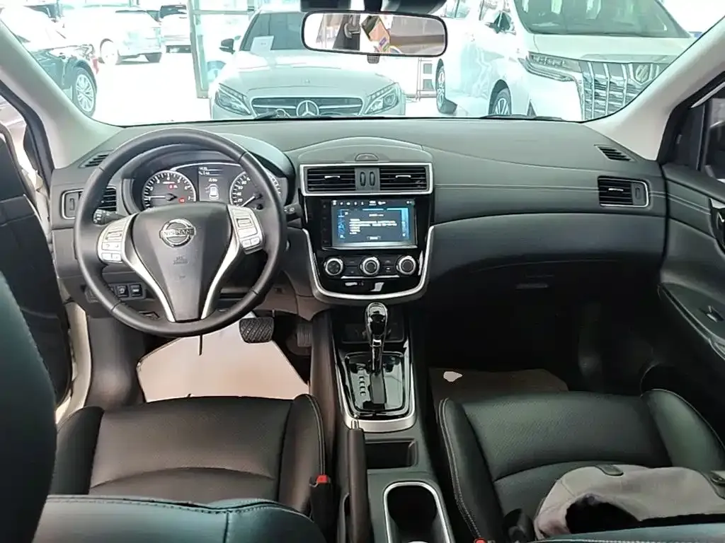 Nissan Tiida 2023 из CN, фото 9