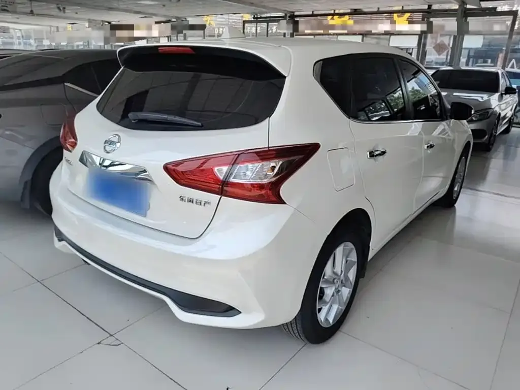 Nissan Tiida 2023 из CN, фото 4