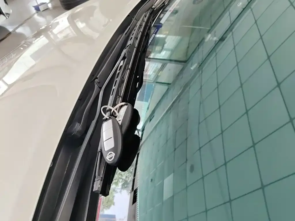 Nissan Tiida 2023 из CN, фото 2