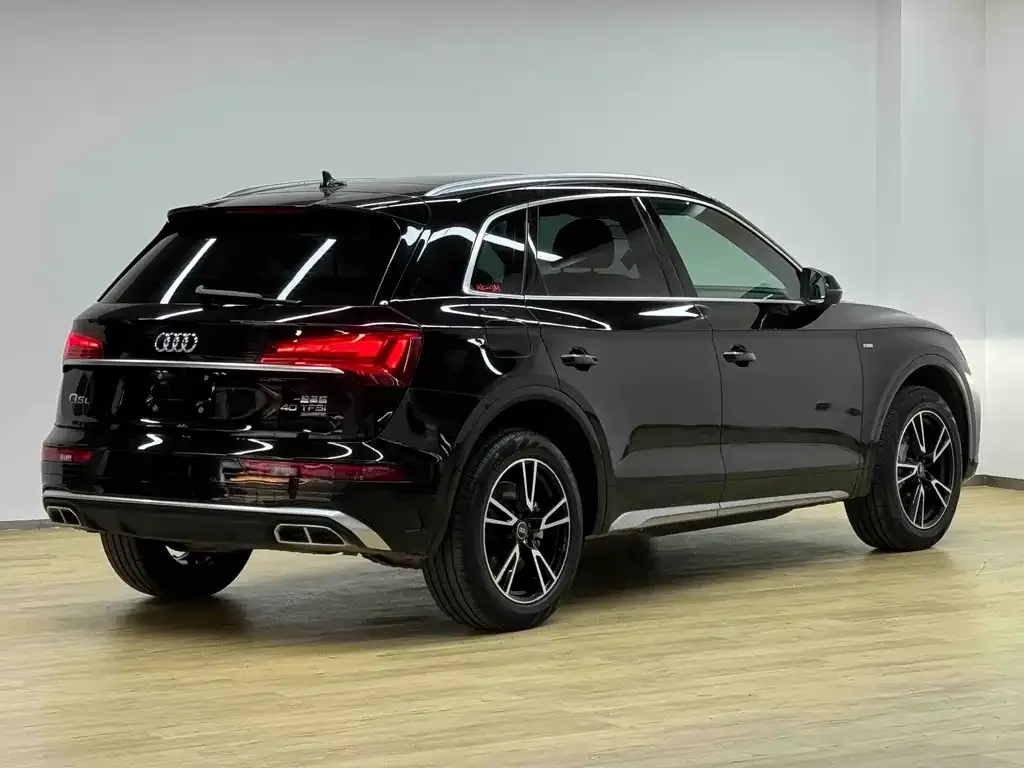 Audi Q5L — фото 5