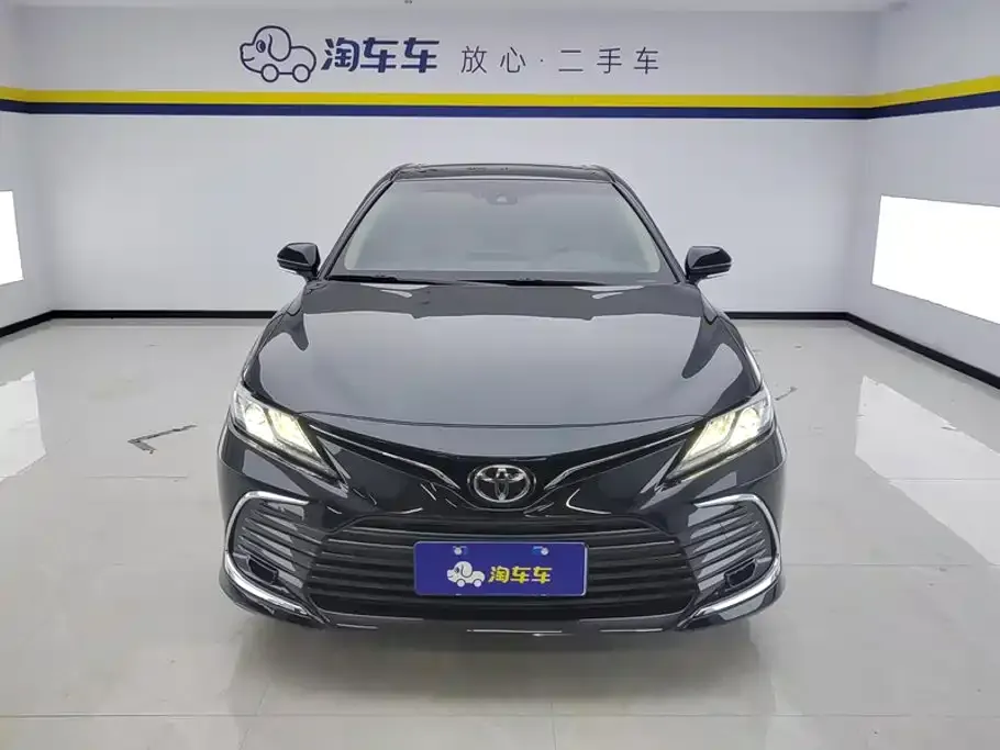 Toyota Camry — фото 2