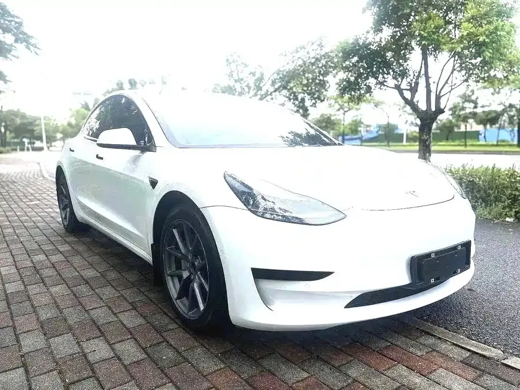 Tesla Model 3 — фото 7