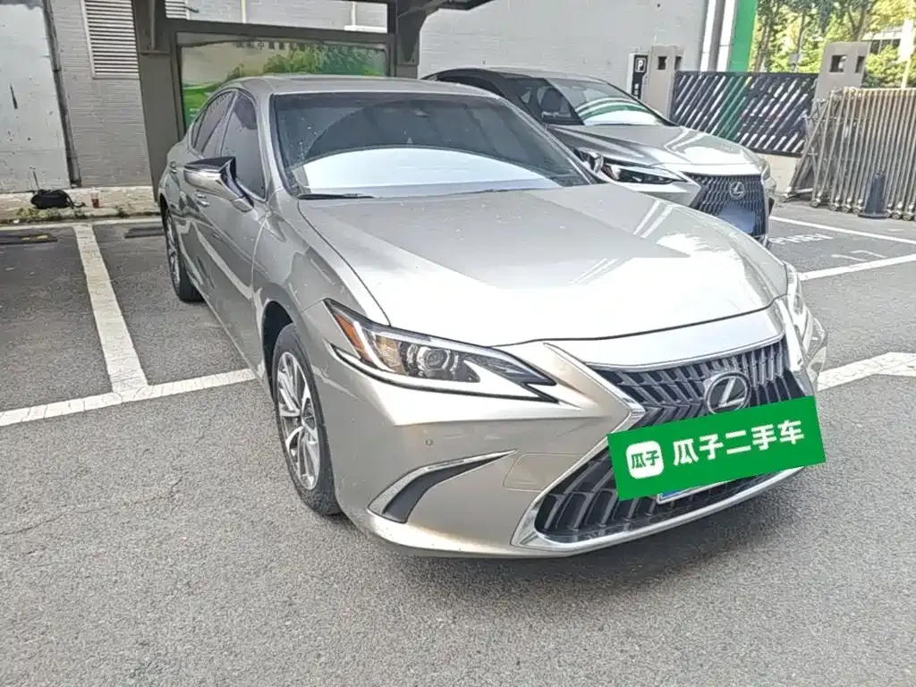 Lexus ES — фото 10
