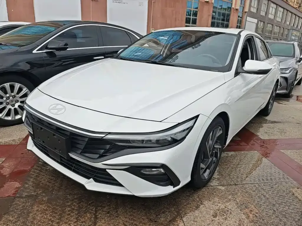 Hyundai Elantra — фото 5