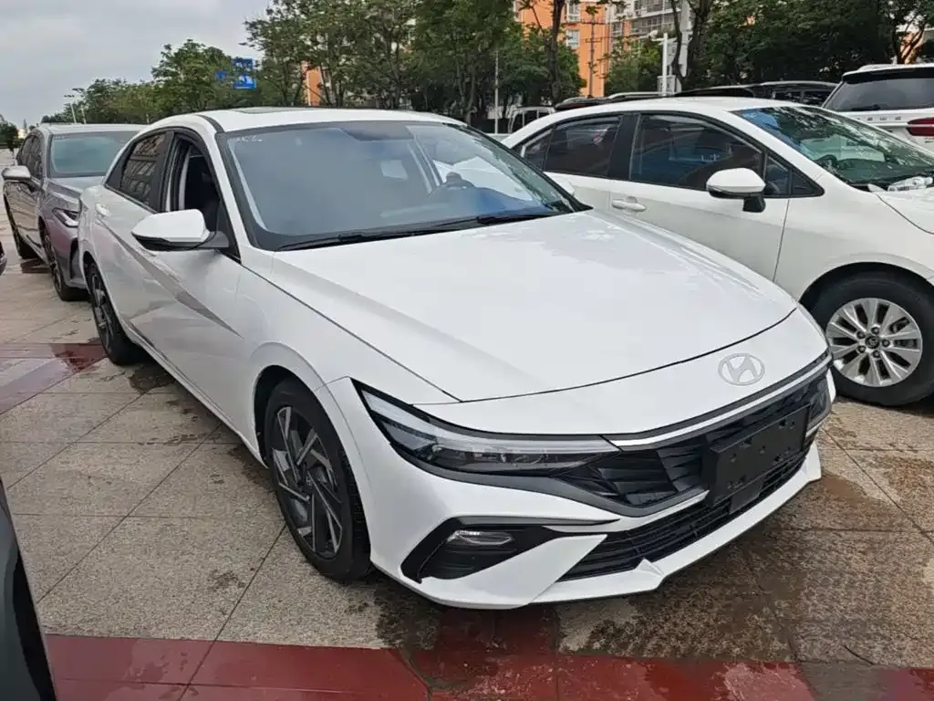 Hyundai Elantra — фото 8