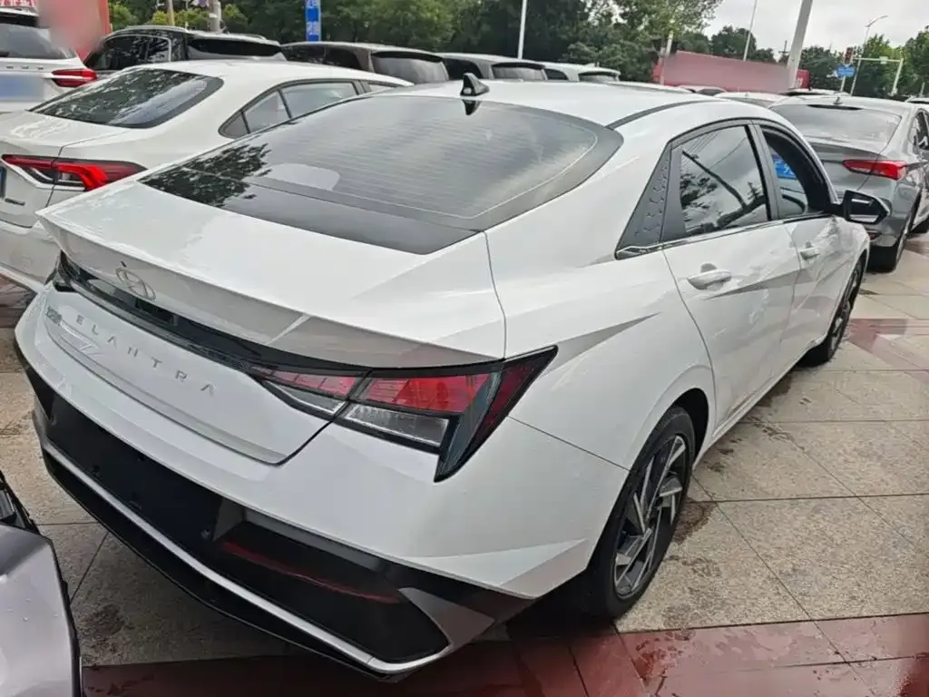 Hyundai Elantra — фото 9