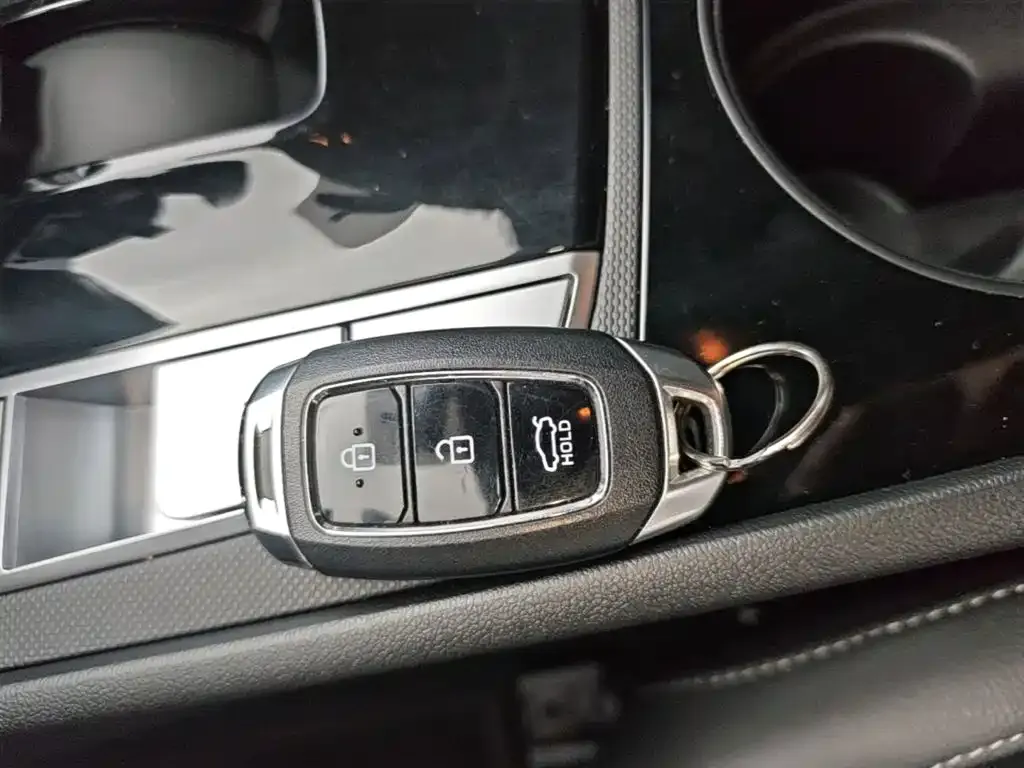 Hyundai Elantra — фото 3