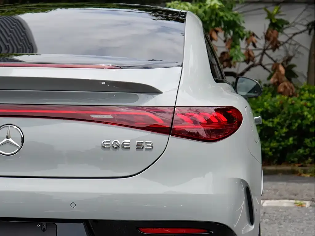Mercedes-Benz EQE AMG — фото 2