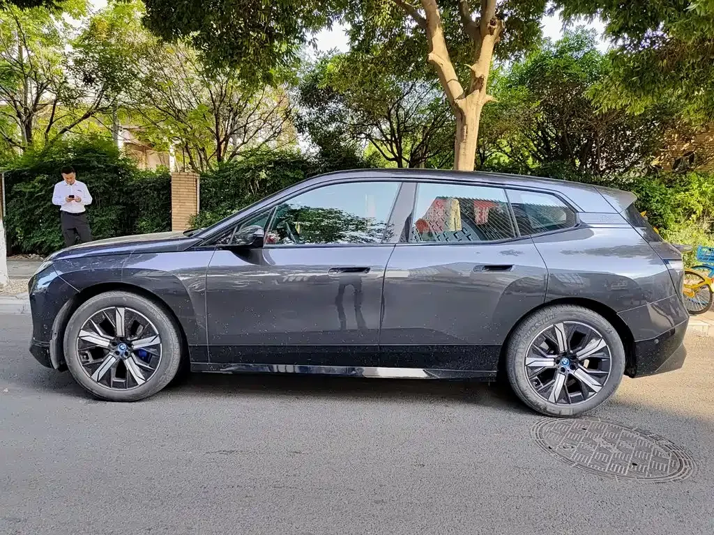 BMW iX — фото 8