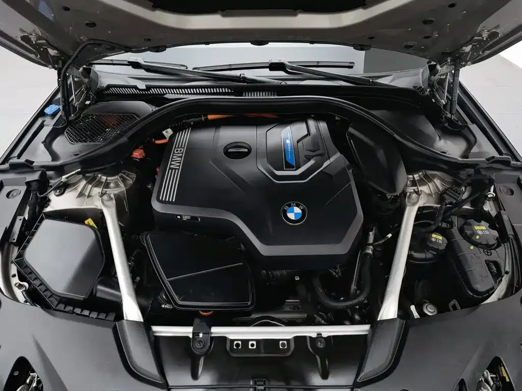 BMW 5 Series New Energy — фото 7