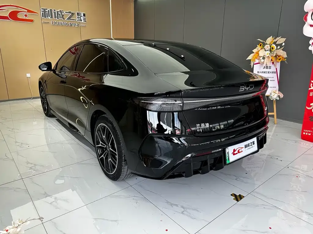 BYD Seal — фото 3