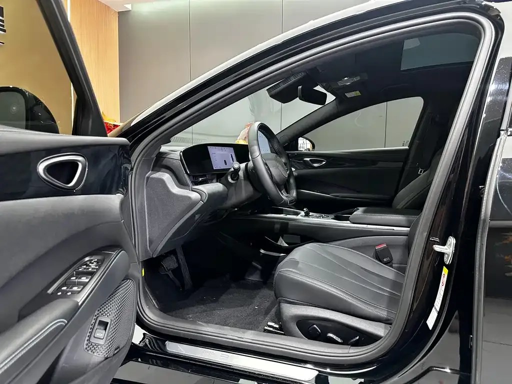 BYD Seal — фото 9