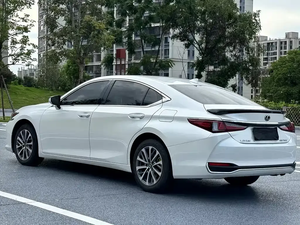 Lexus ES — фото 8