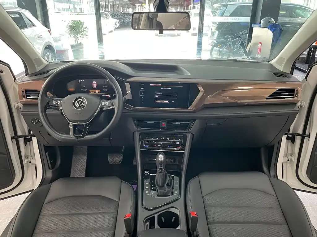 Volkswagen Tharu — фото 4
