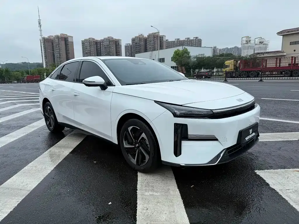 Geely Galaxy L6 — фото 6