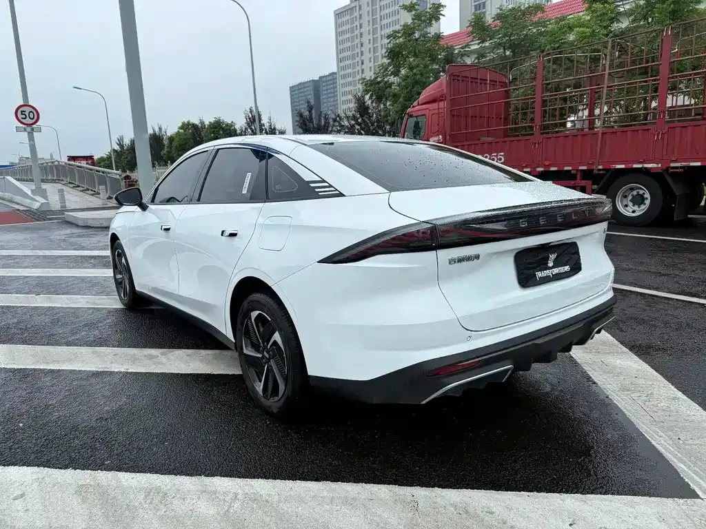 Geely Galaxy L6 — фото 7