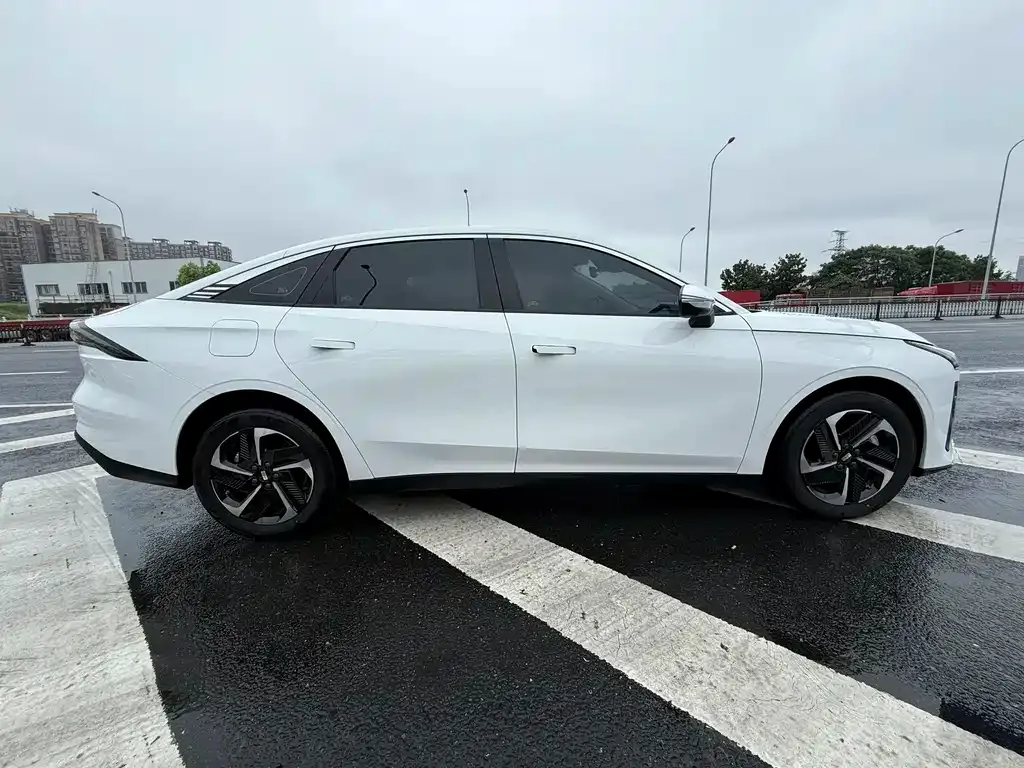 Geely Galaxy L6 — фото 10