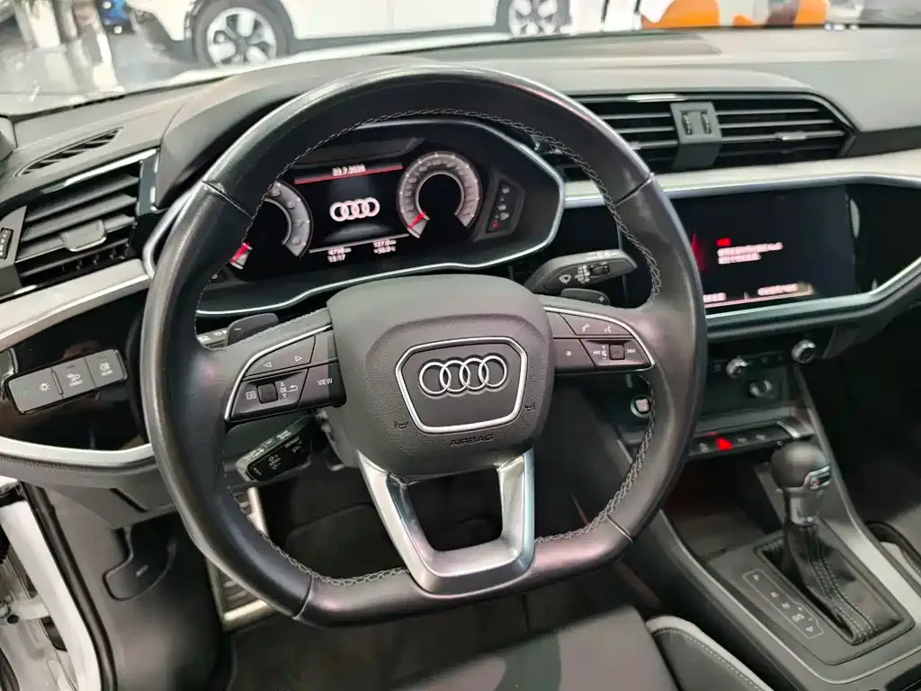 Audi Q3 — фото 7