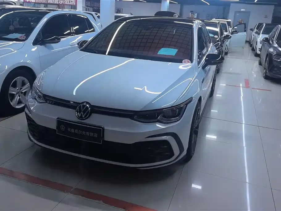 Volkswagen Golf GTI — фото 1
