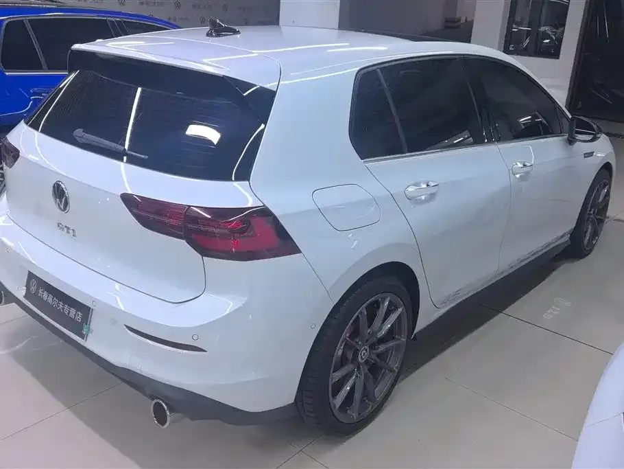Volkswagen Golf GTI — фото 10