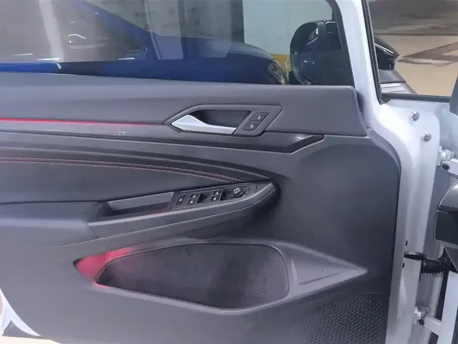 Volkswagen Golf GTI — фото 8