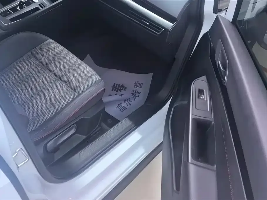 Volkswagen Golf GTI — фото 9
