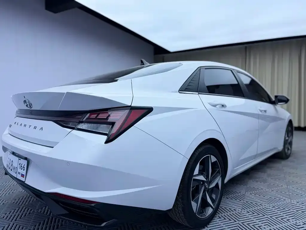 Hyundai Elantra — фото 4