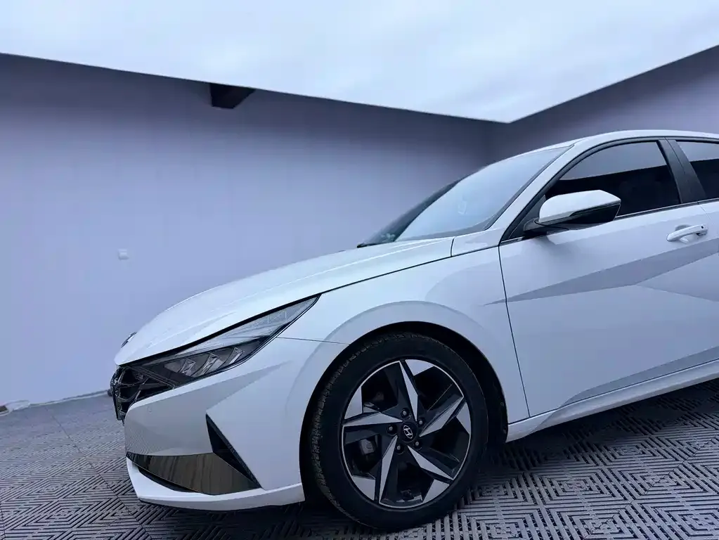 Hyundai Elantra — фото 6