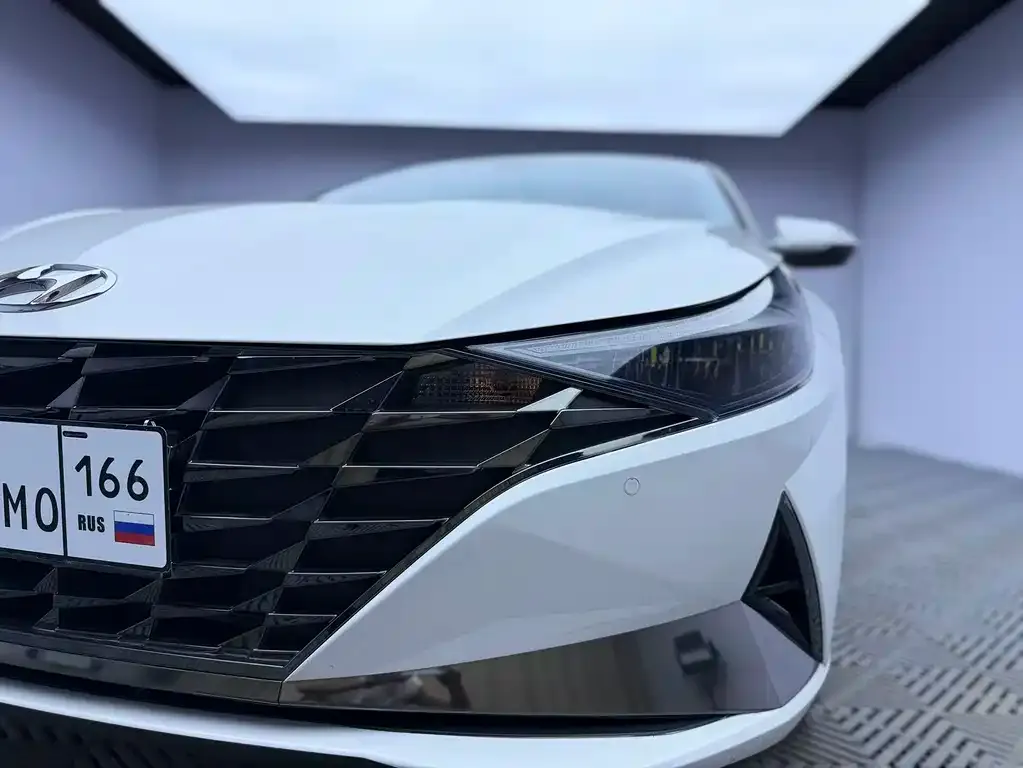 Hyundai Elantra — фото 2