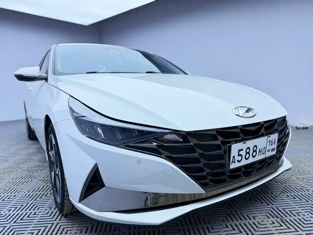 Hyundai Elantra — фото 3