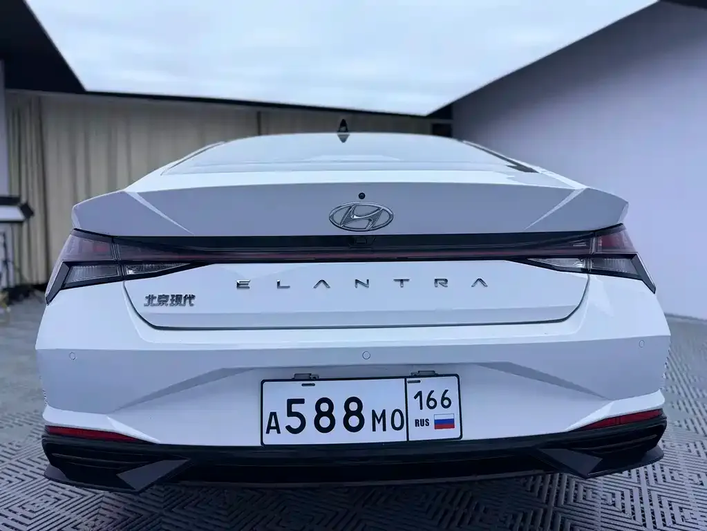 Hyundai Elantra — фото 7