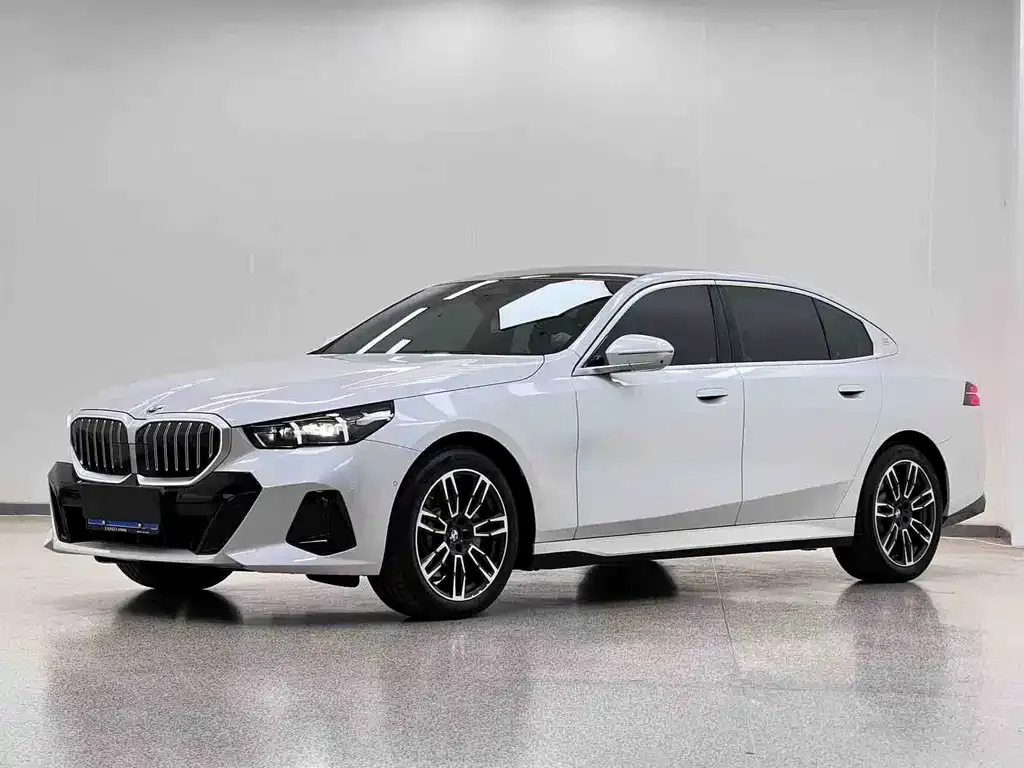 BMW 5 Series — фото 1