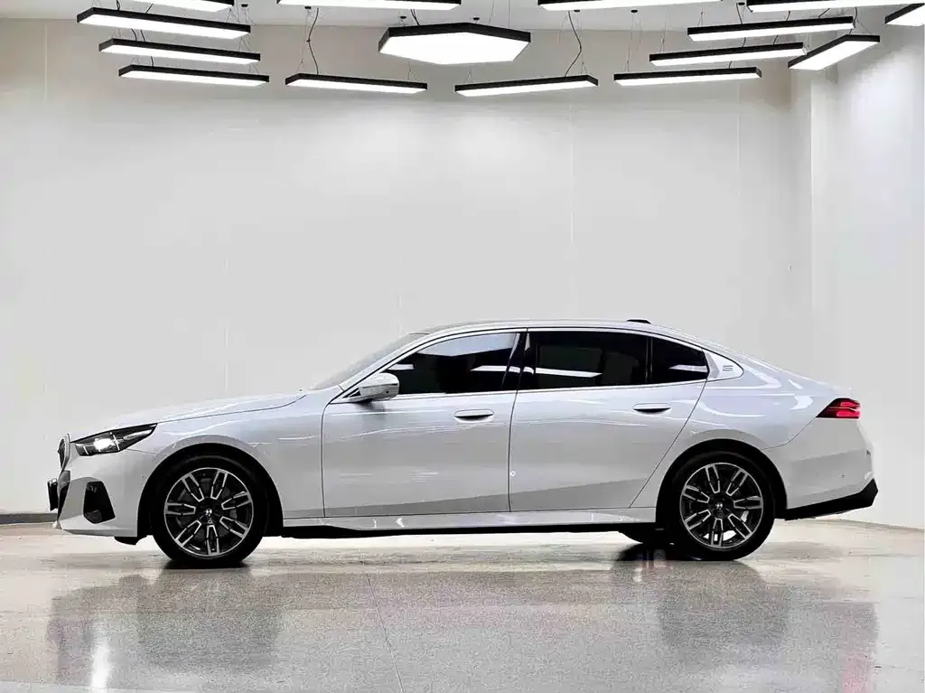 BMW 5 Series — фото 2