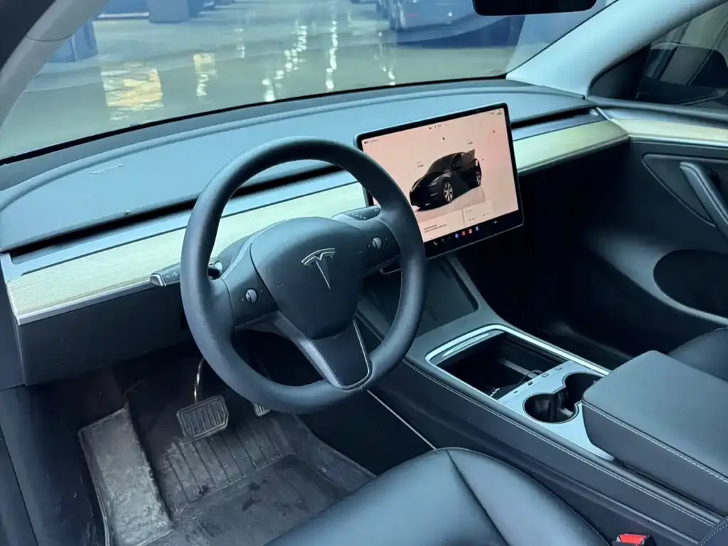 Tesla Model Y — фото 4