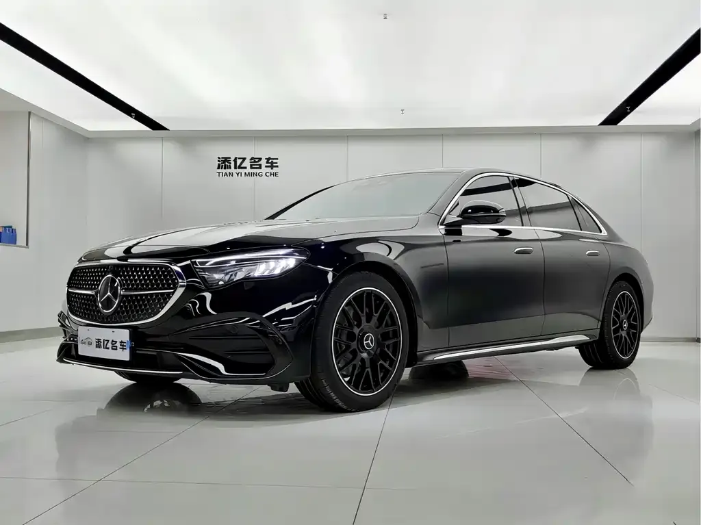 Mercedes-Benz E-Class — фото 1