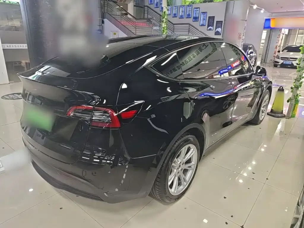 Tesla Model Y — фото 5