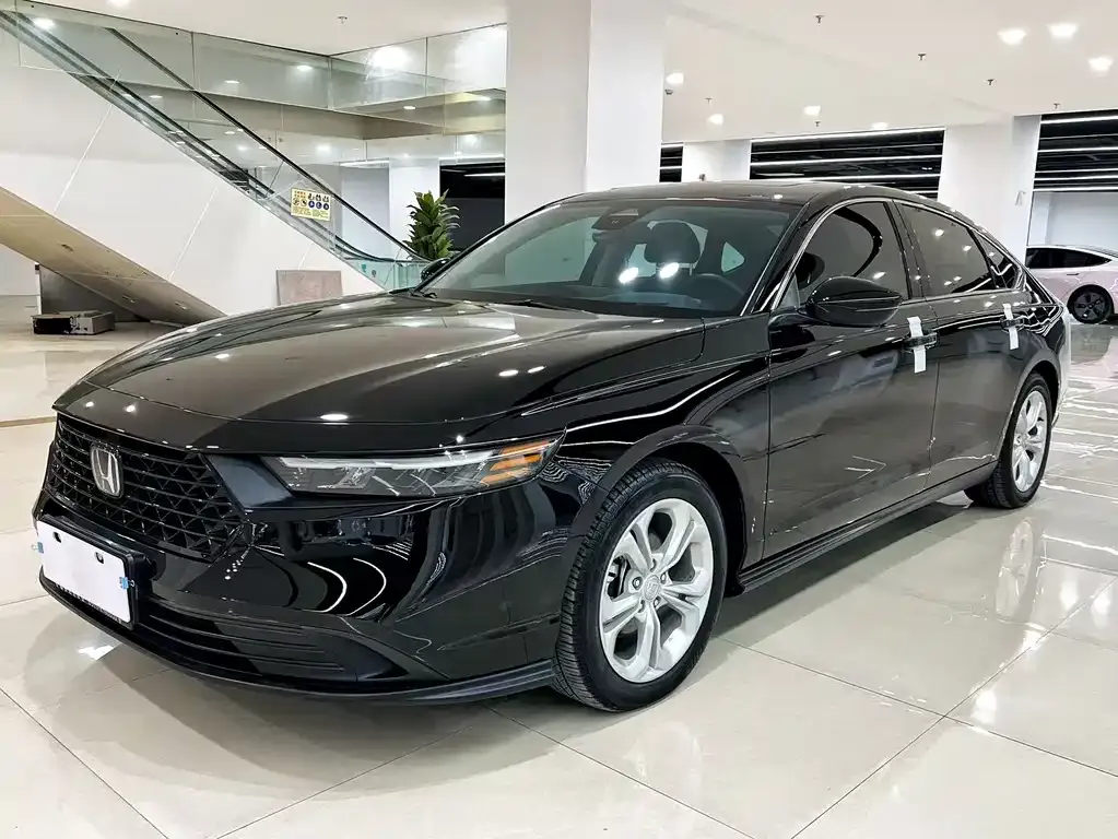 Honda Accord — фото 1