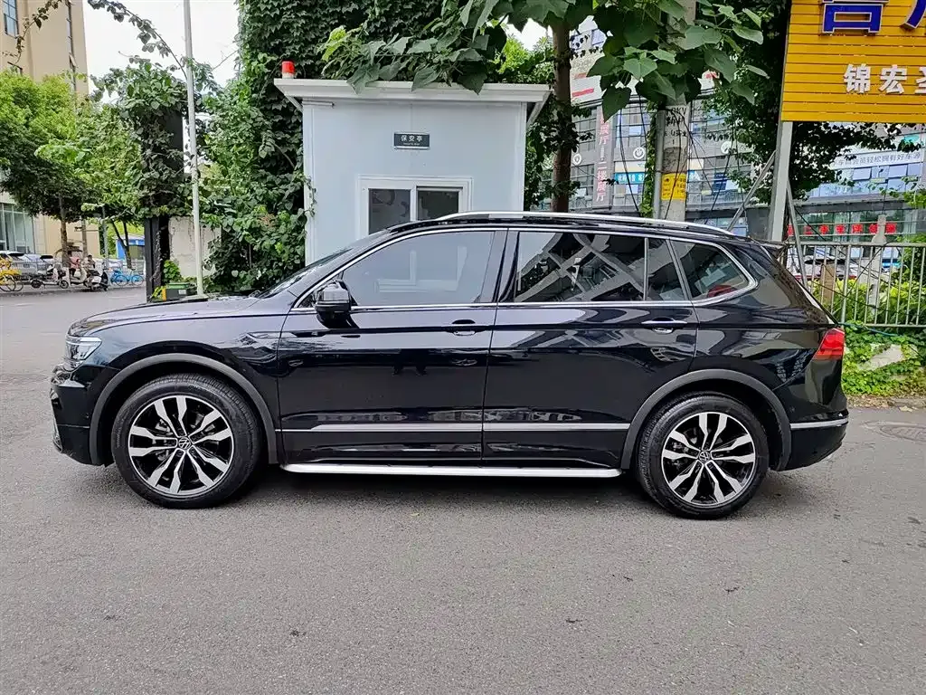 Volkswagen Tiguan L — фото 10