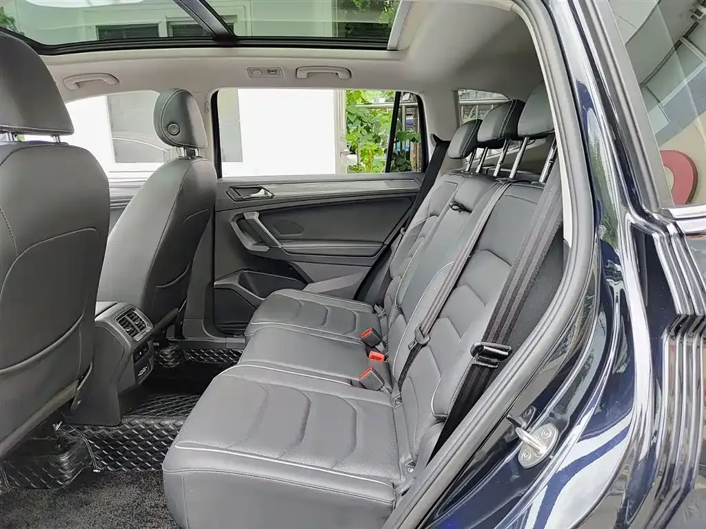 Volkswagen Tiguan L — фото 2