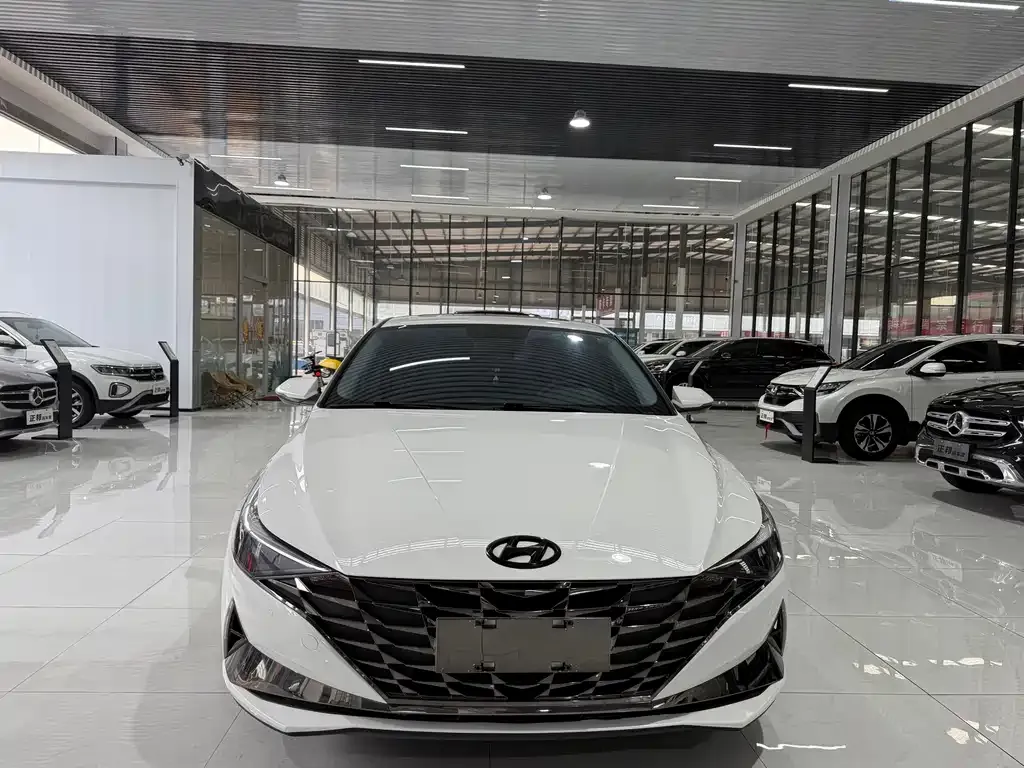 Hyundai Elantra — фото 8
